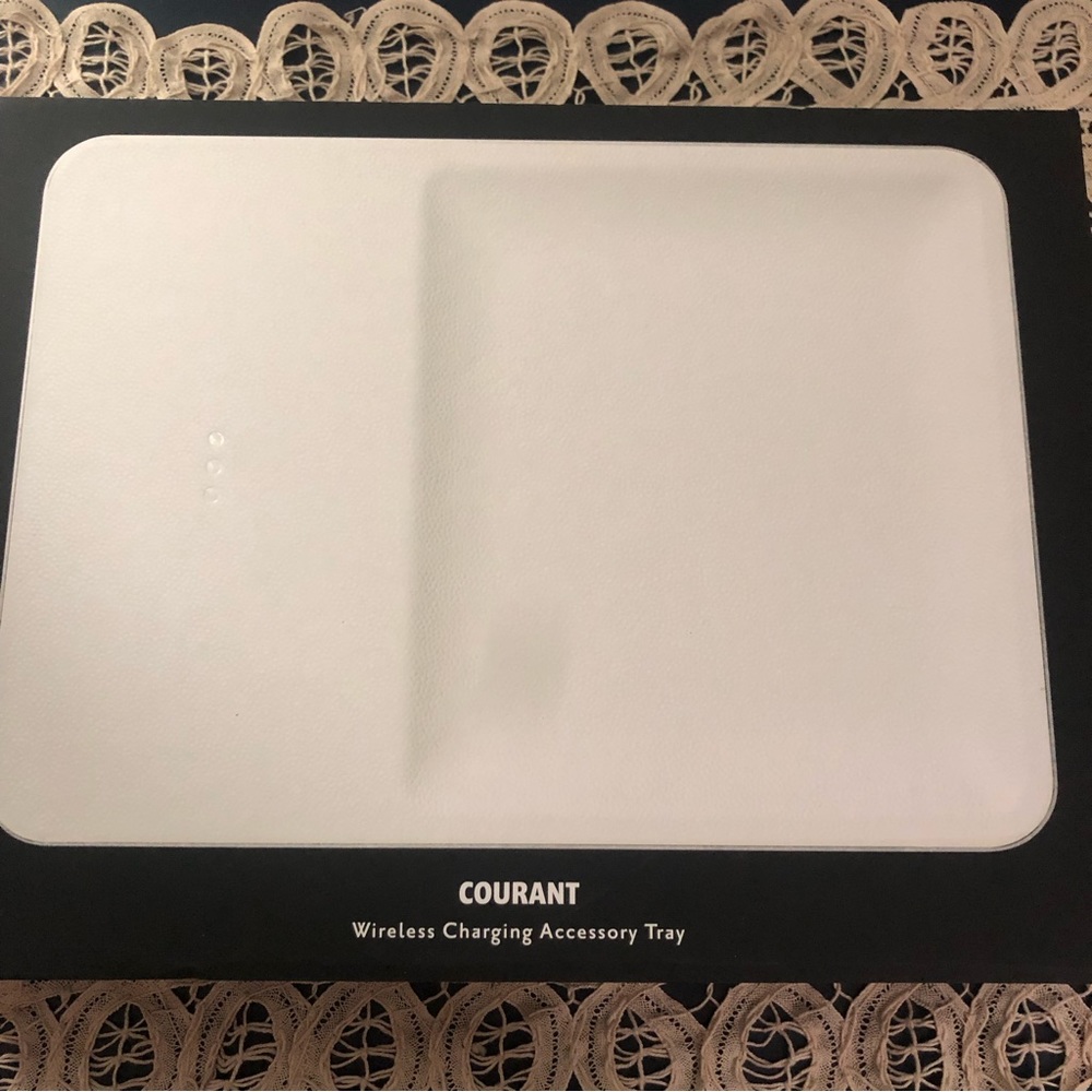 NWB Courant Catch:3 Charging Station/Valet